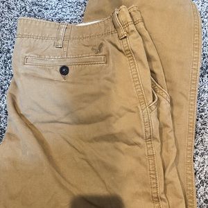 Men’s American Eagle khakis